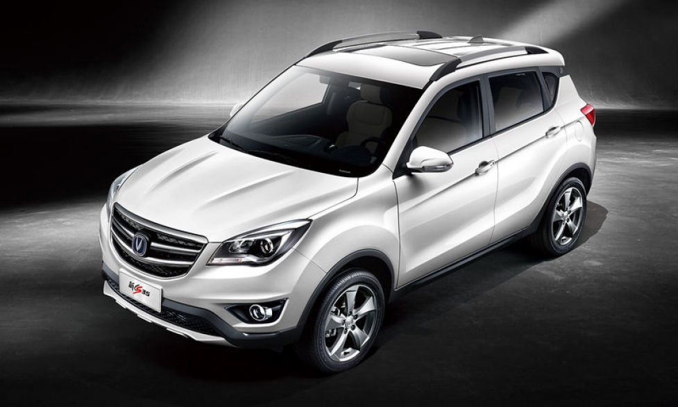 Фирма Changan представила обновленный кроссовер CS35