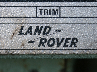 Land Rover представит в Женеве новый кроссовер Velar