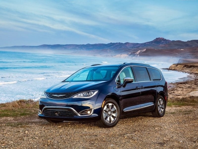 Chrysler привезет в Лас-Вегас электрическую версию модели Pacifica