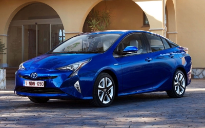 Продажи гибрида Toyota Prius возобновятся в России в марте