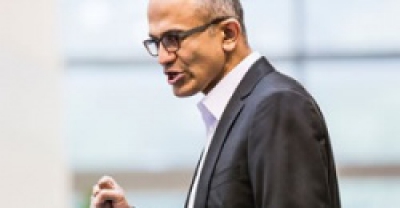 Глава Microsoft пообещал акционерам не отступать от мобильных устройств