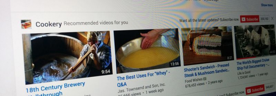 Минкомсвязь опровергла уход YouTube из России