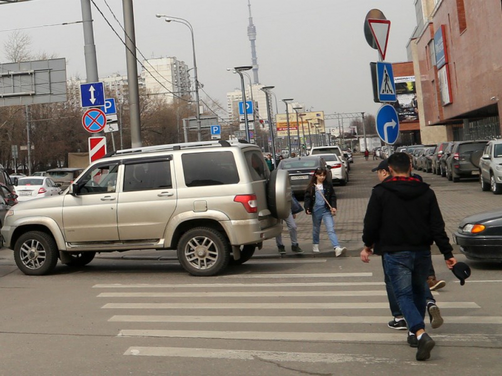 Непропуск пешехода на пешеходном переходе. Штраф за непропуск пешехода на пешеходном переходе.