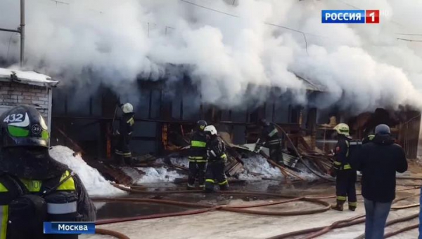 На востоке Москвы потушен пожар на складе пиломатериалов