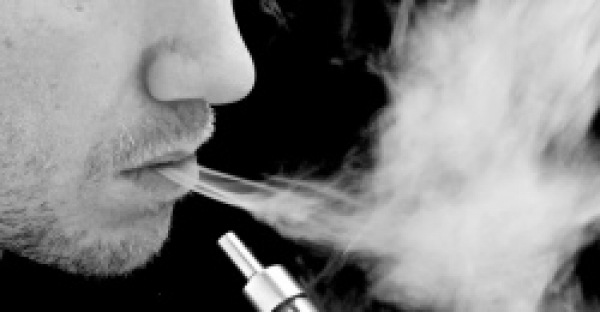 Подростки «парят» все больше, на смену никотину приходят «вещества»