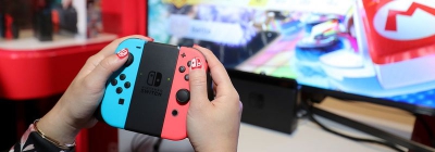 Спекулянты продают воду и значки с ивента Nintendo Switch на аукционе