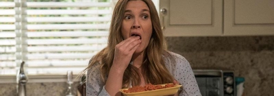 Дрю Бэрримор ест людей в трейлере комедийного сериала Santa Clarita Diet
